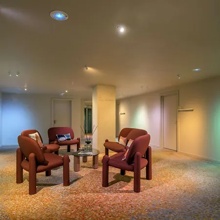Готель Canopy By Hilton 4*