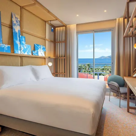 Готель Canopy By Hilton 4*