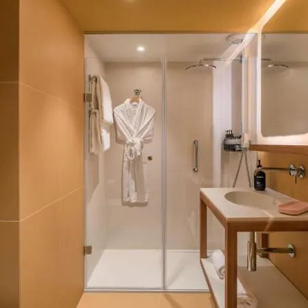 Canopy By Hilton 4*